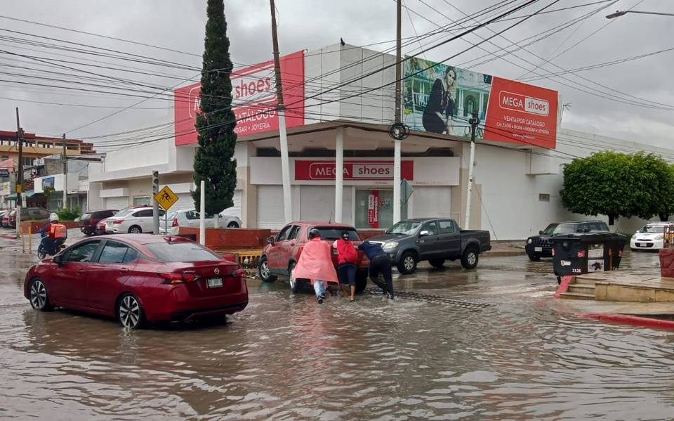 Fuerte lluvia en Tuxtla deja inundaciones, daños materiales y vehículos  arrastrados - El Heraldo de Chiapas | Noticias Locales, Policiacas, sobre  México, Chiapas y el Mundo