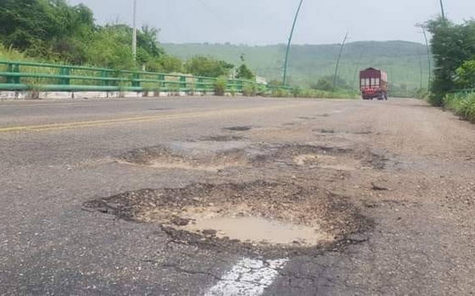 Urge mantenimiento a la carretera Tuxtla - Aeropuerto Angel Albino Corzo:  Canirac - El Heraldo de Chiapas | Noticias Locales, Policiacas, sobre  México, Chiapas y el Mundo