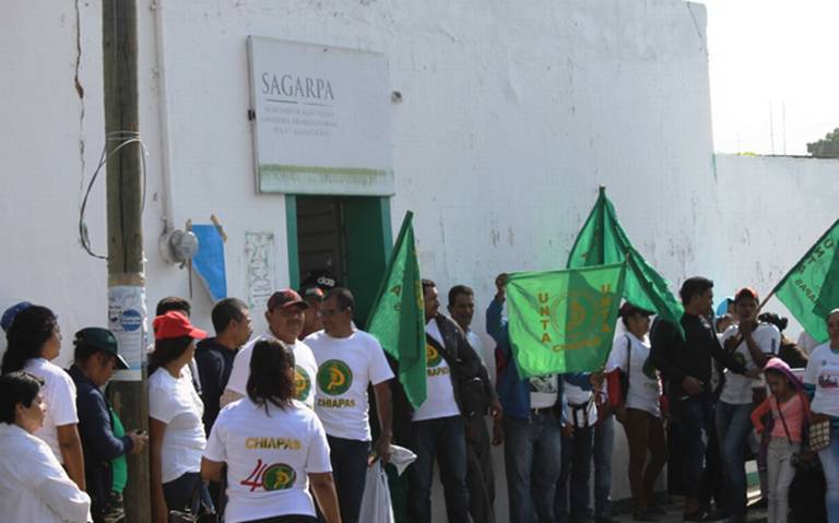 Denuncian socavón habitantes de jardines del pedregal en Tuxtla