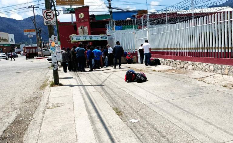 Migrantes se manifiestan por segundo día en oficinas del INM en San  Cristóbal - El Heraldo de Chiapas | Noticias Locales, Policiacas, sobre  México, Chiapas y el Mundo