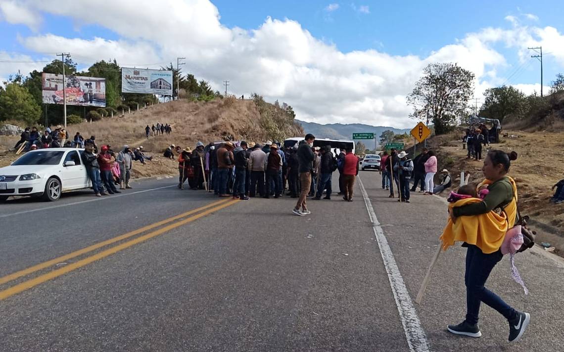 Mantienen por más de 10 horas bloqueos en carreteras de San Cristóbal